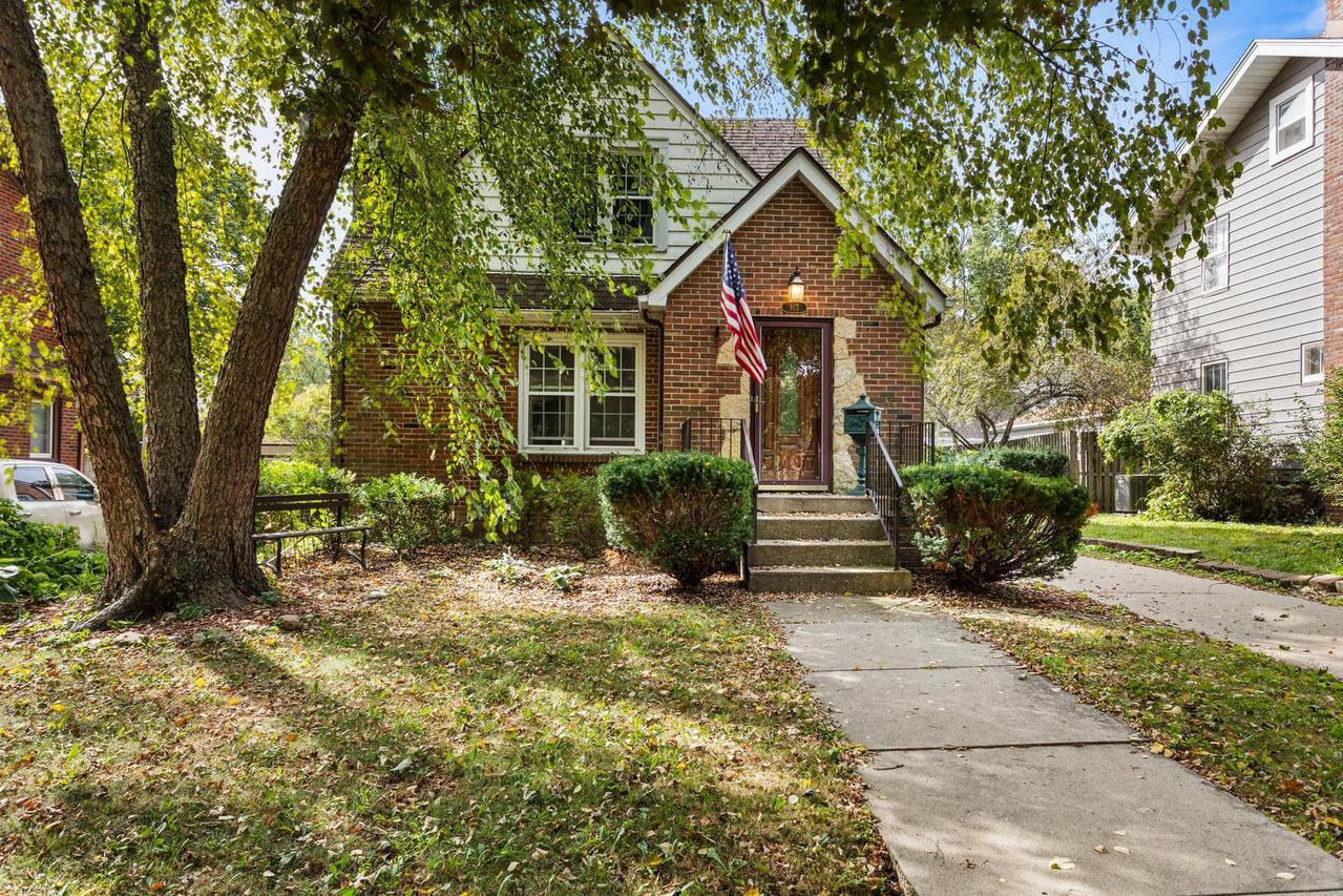 913 W Charles St., Champaign, IL 61821