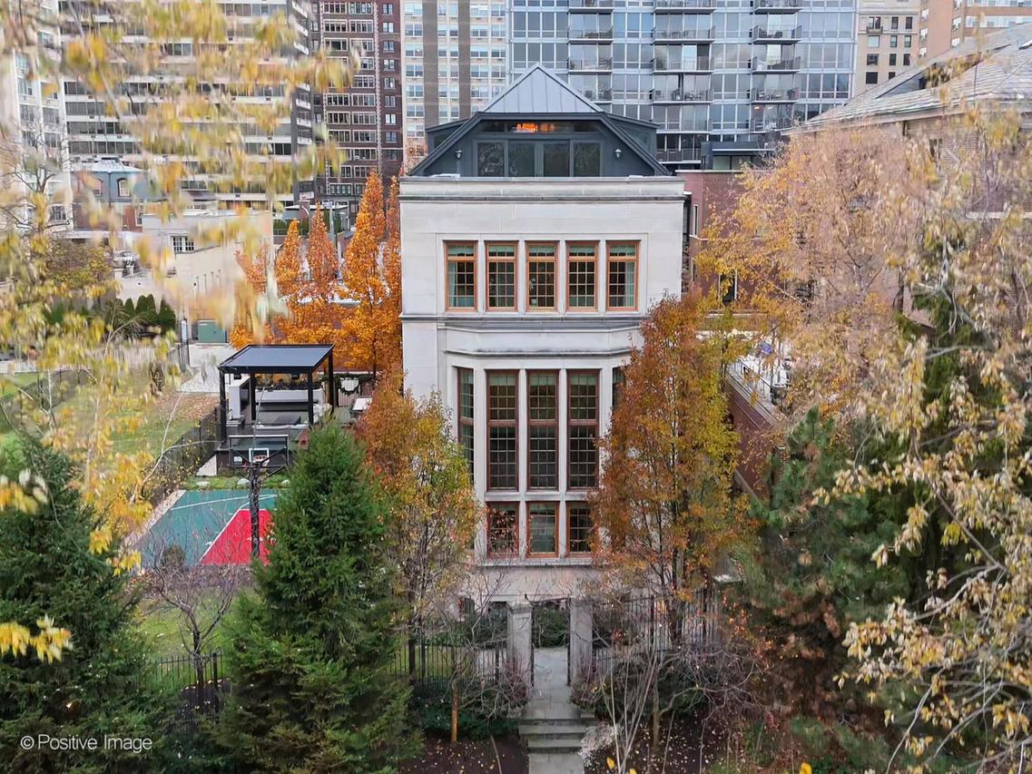 3024 N Lake Shore Dr., Chicago, IL 60657