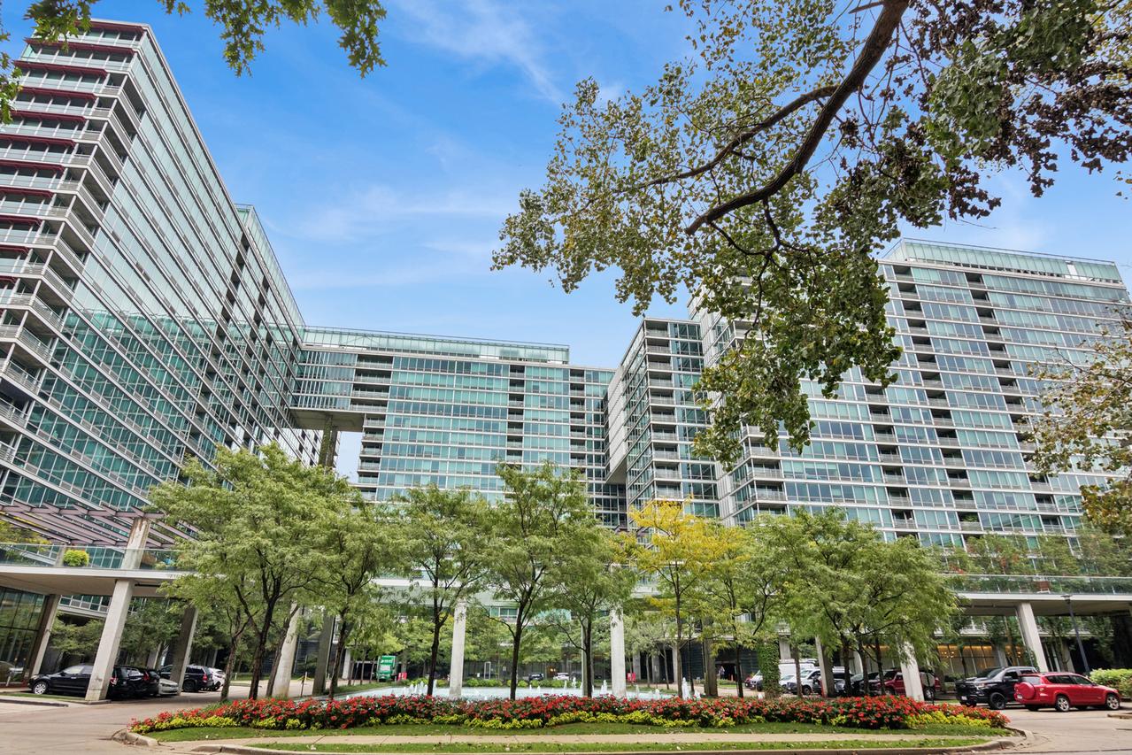 9715 Woods Dr. #1710, Skokie, IL 60077