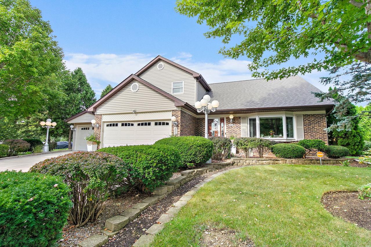 1021 Pheasant Tr., Carol Stream, IL 60188
