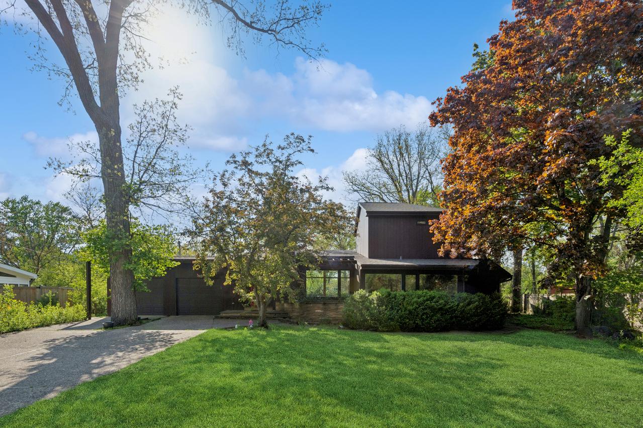 931 Fairview Rd., Highland Park, IL 60035