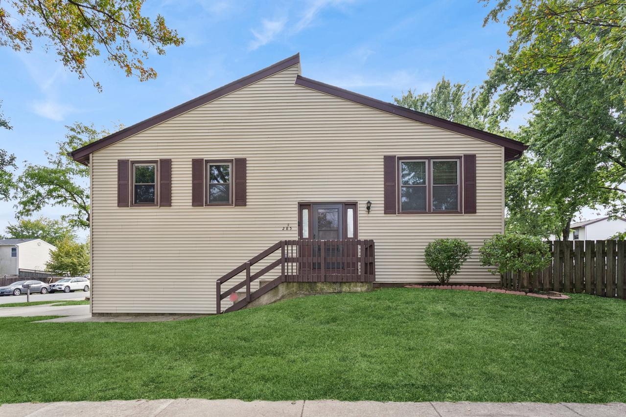 285 Navajo Dr., Bolingbrook, IL 60440