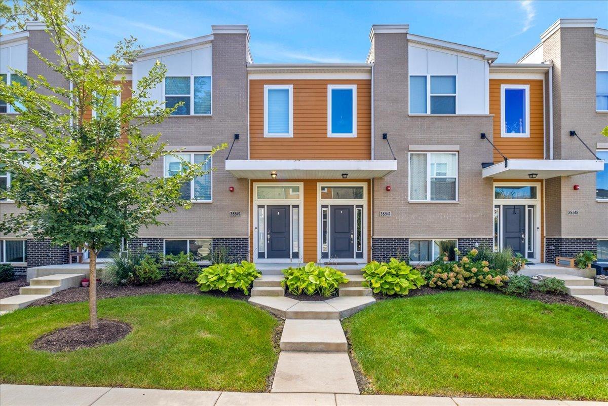 3s547 Everton Dr., Warrenville, IL 60555