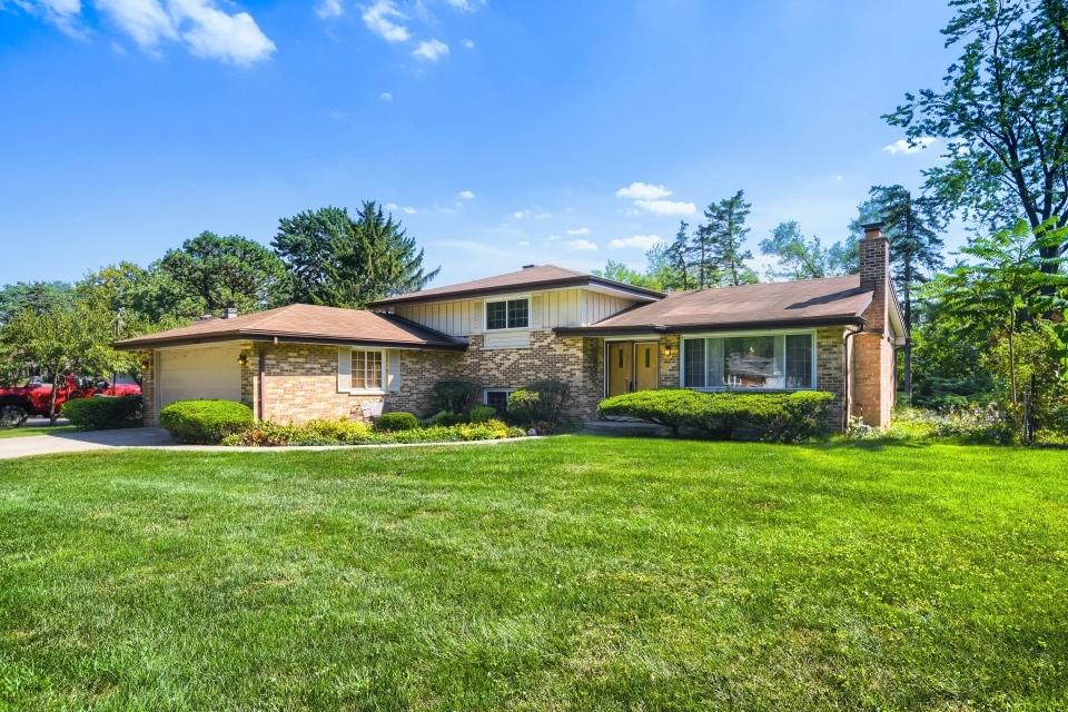 883 E Zinnia Ln., Palatine, IL 60074