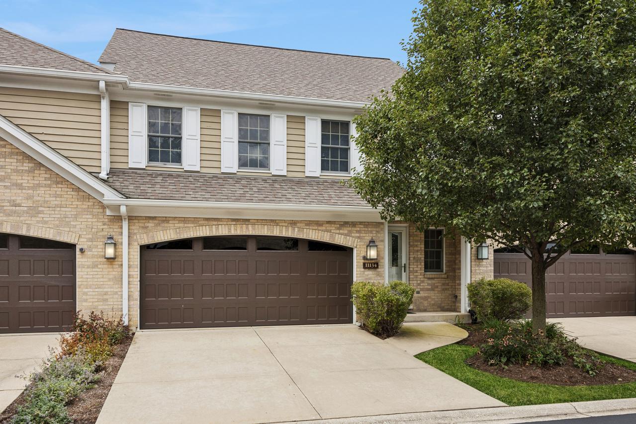 11134 Indian Woods Dr., Indian Head Park, IL 60525
