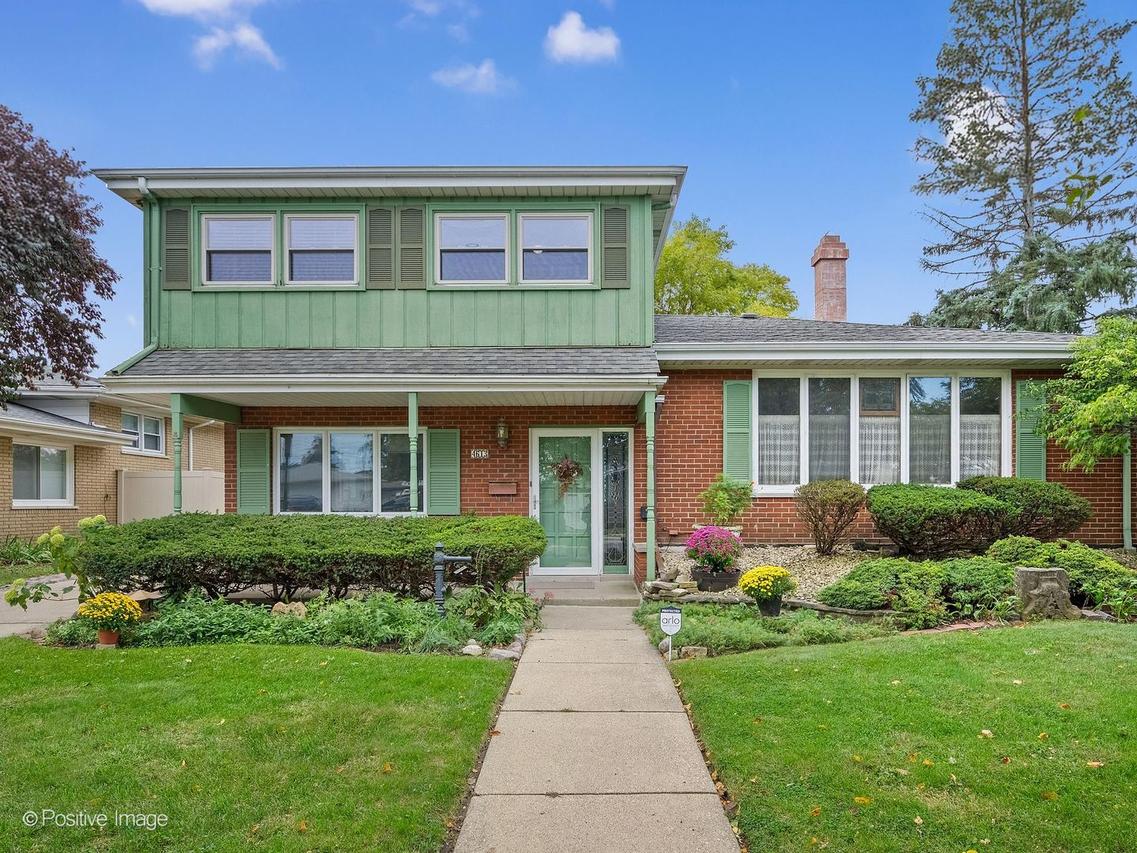 4613 W 105th St., Oak Lawn, IL 60453