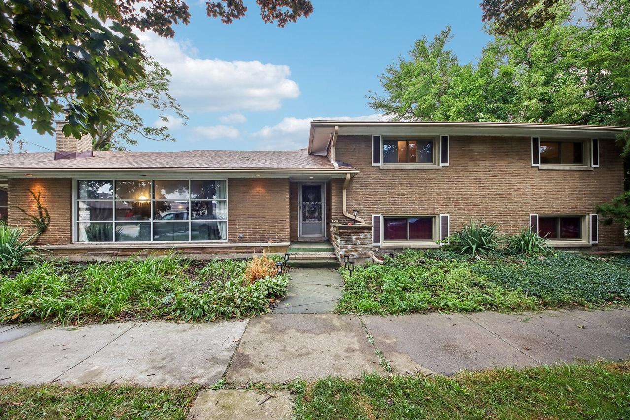 6535 18th St., Berwyn, IL 60402