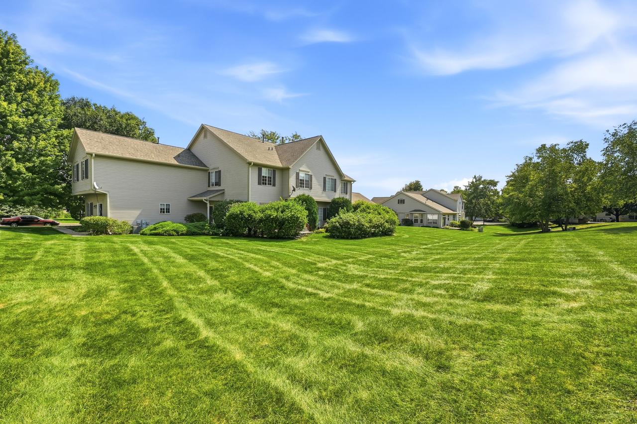 2051 Village View Dr., Yorkville, IL 60560