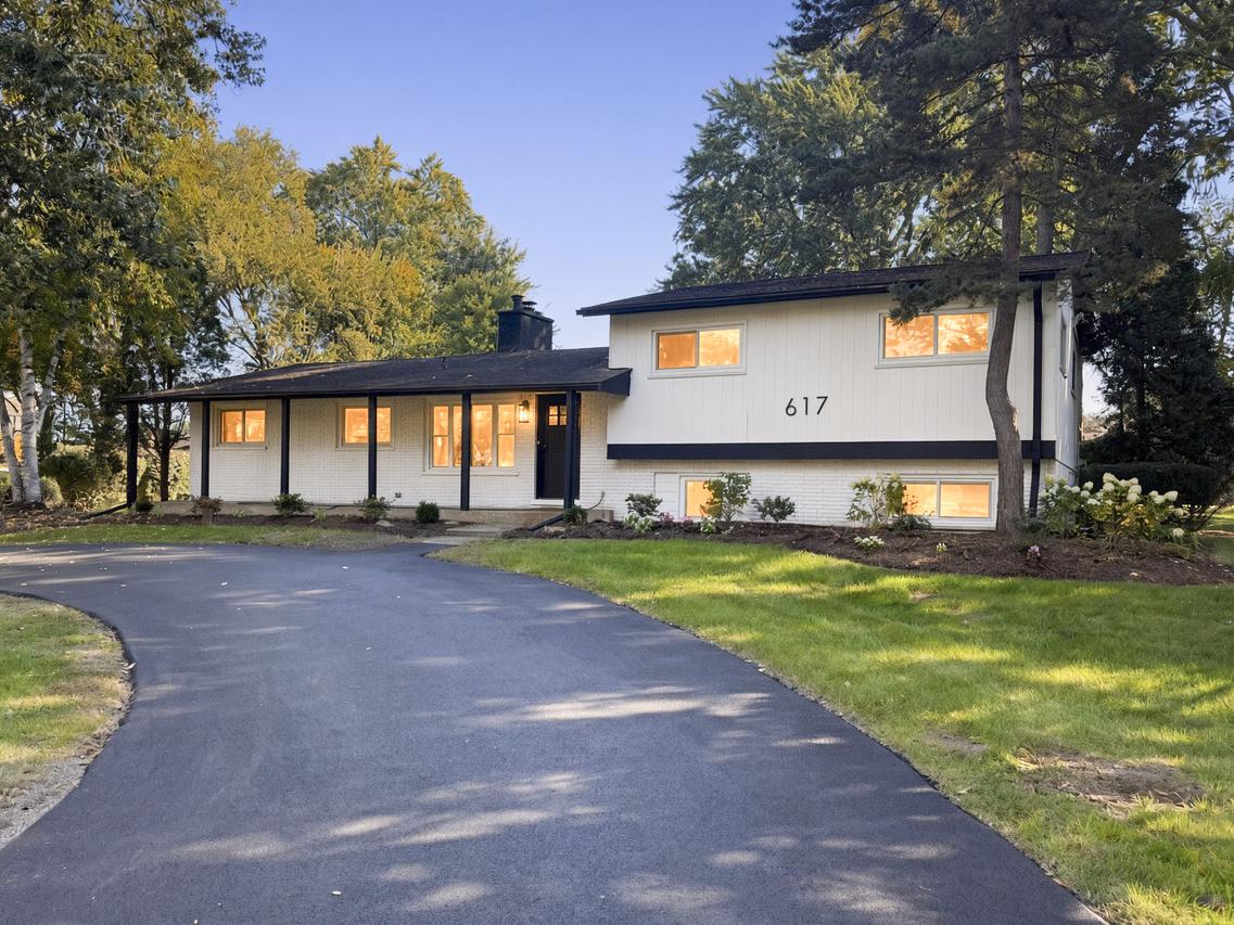617 S Busse Rd., Mount Prospect, IL 60056