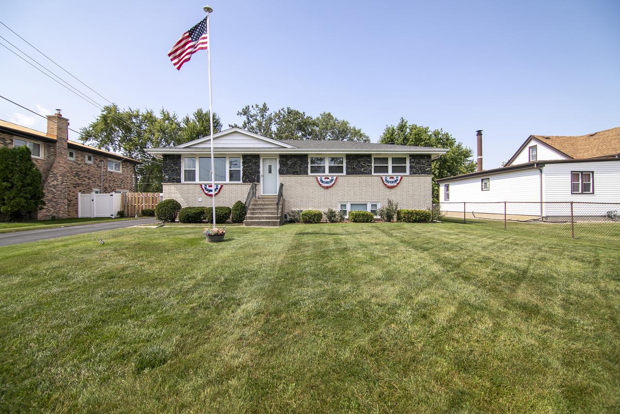 7416 S Octavia Ave., Bridgeview, IL 60455