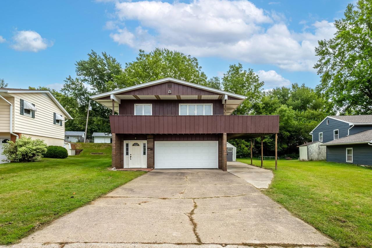 621 11th St., Silvis, IL 61282
