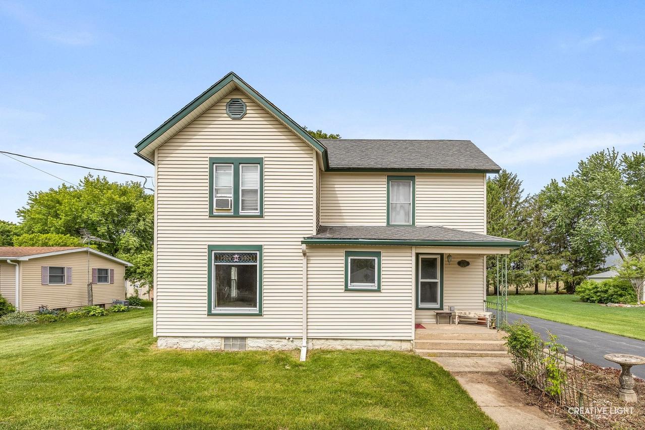 209 N Shabbona Rd., Shabbona, IL 60550