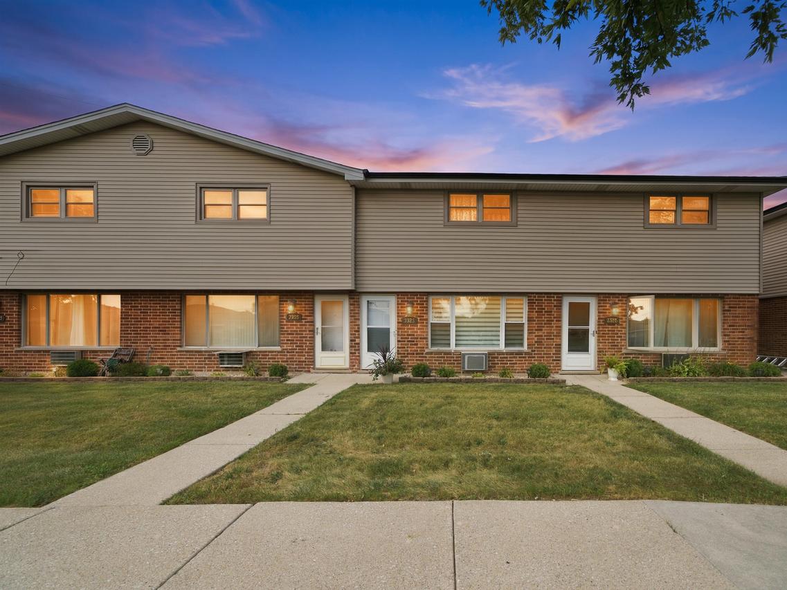 7328 W 84th St., Bridgeview, IL 60455
