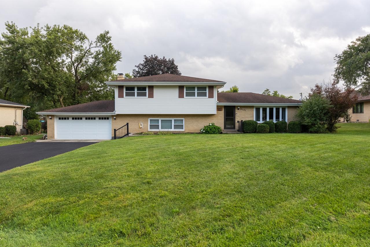 6121 James St., Tinley Park, IL 60477