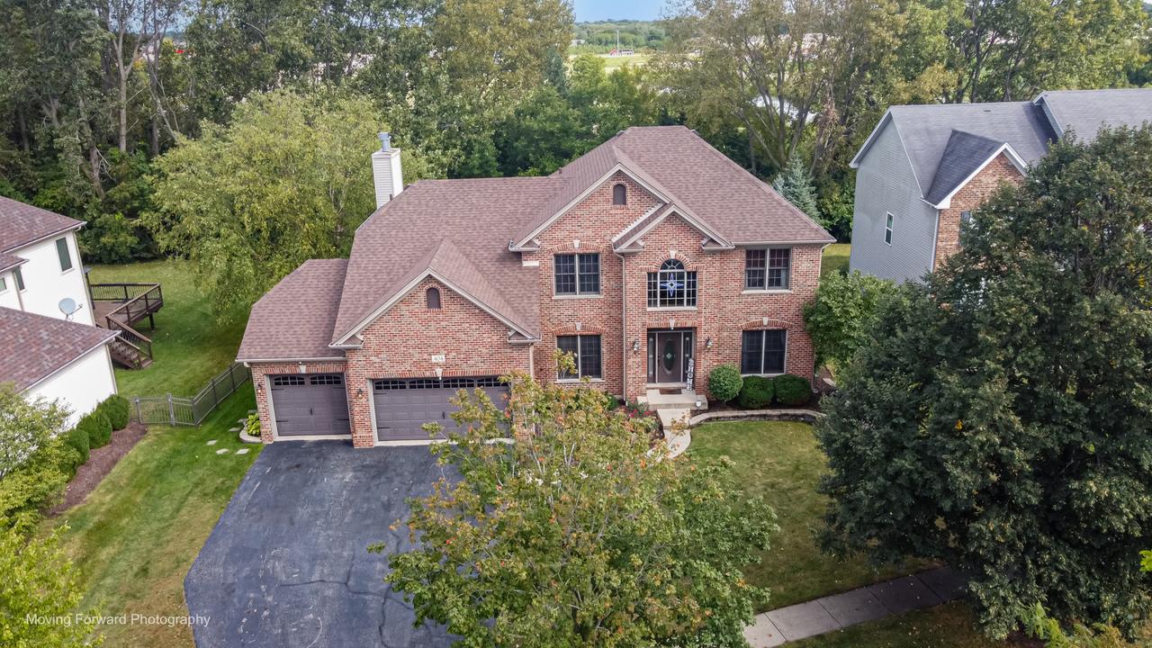 404 Heatherwood Dr., Oswego, IL 60543