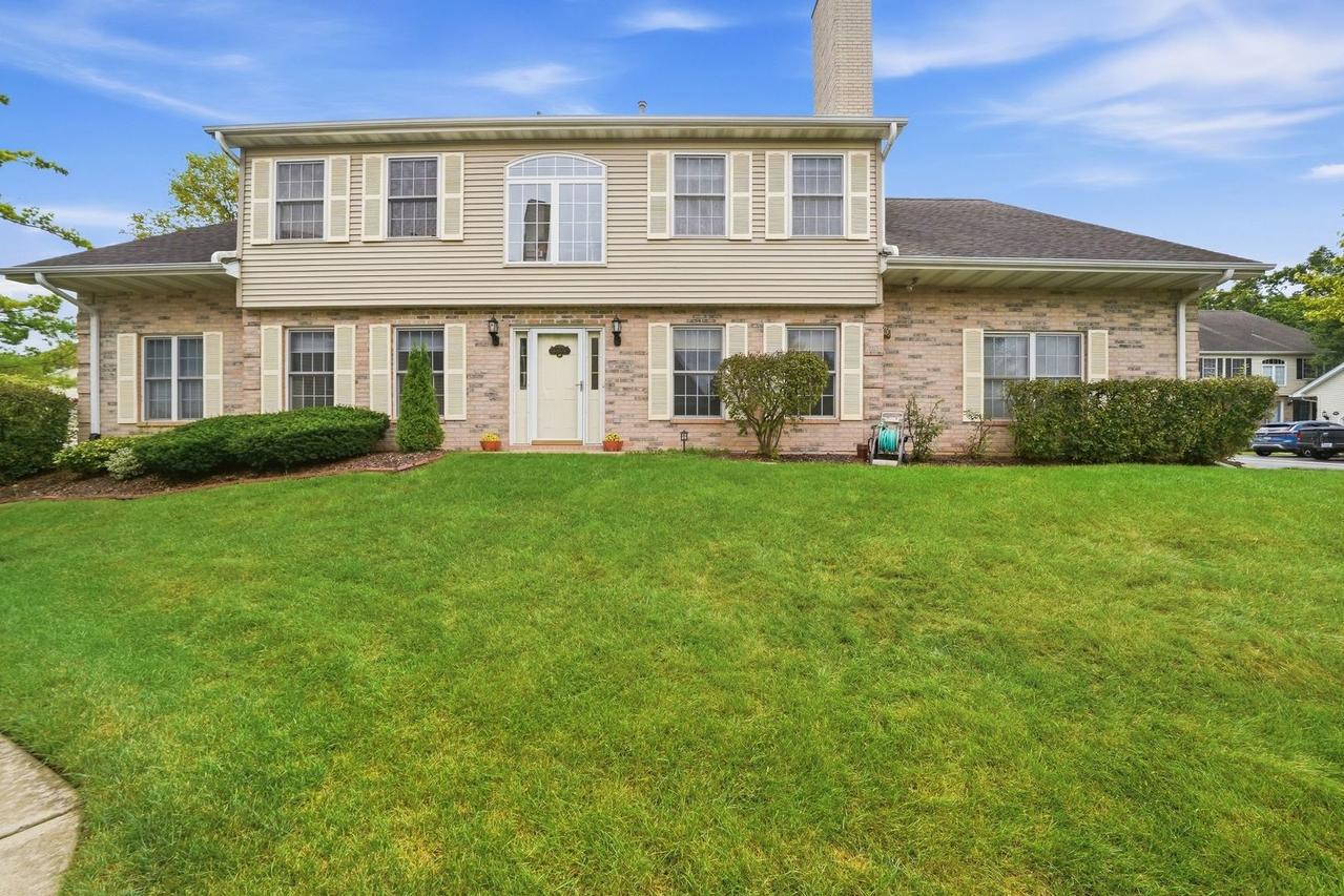 1406 Laurel Oaks Dr., Streamwood, IL 60107