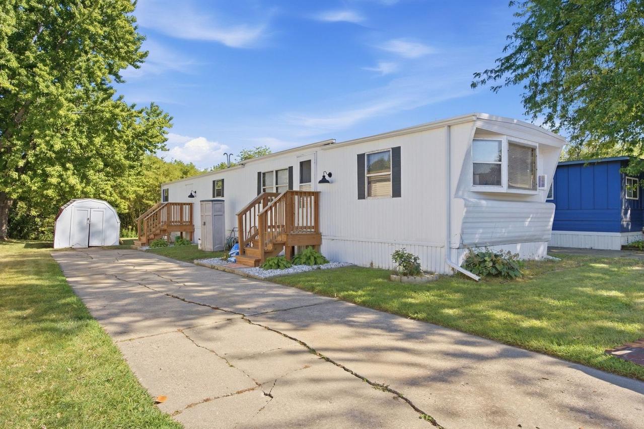 1824 Huckleberry Ln., Sycamore, IL 60178