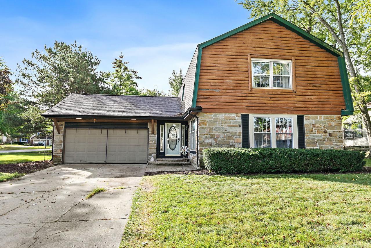 705 Chestnut Ct., Algonquin, IL 60102