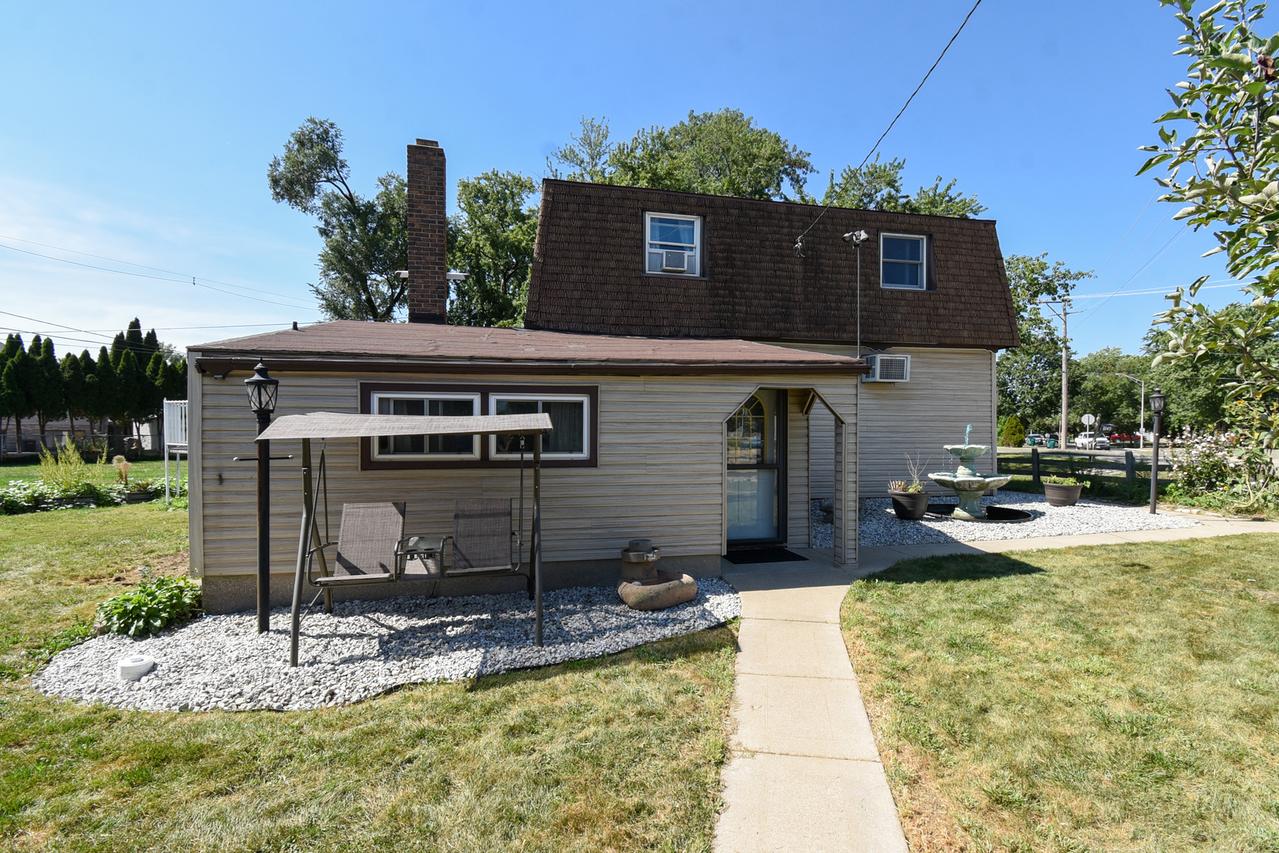 8145 State Rd., Burbank, IL 60459