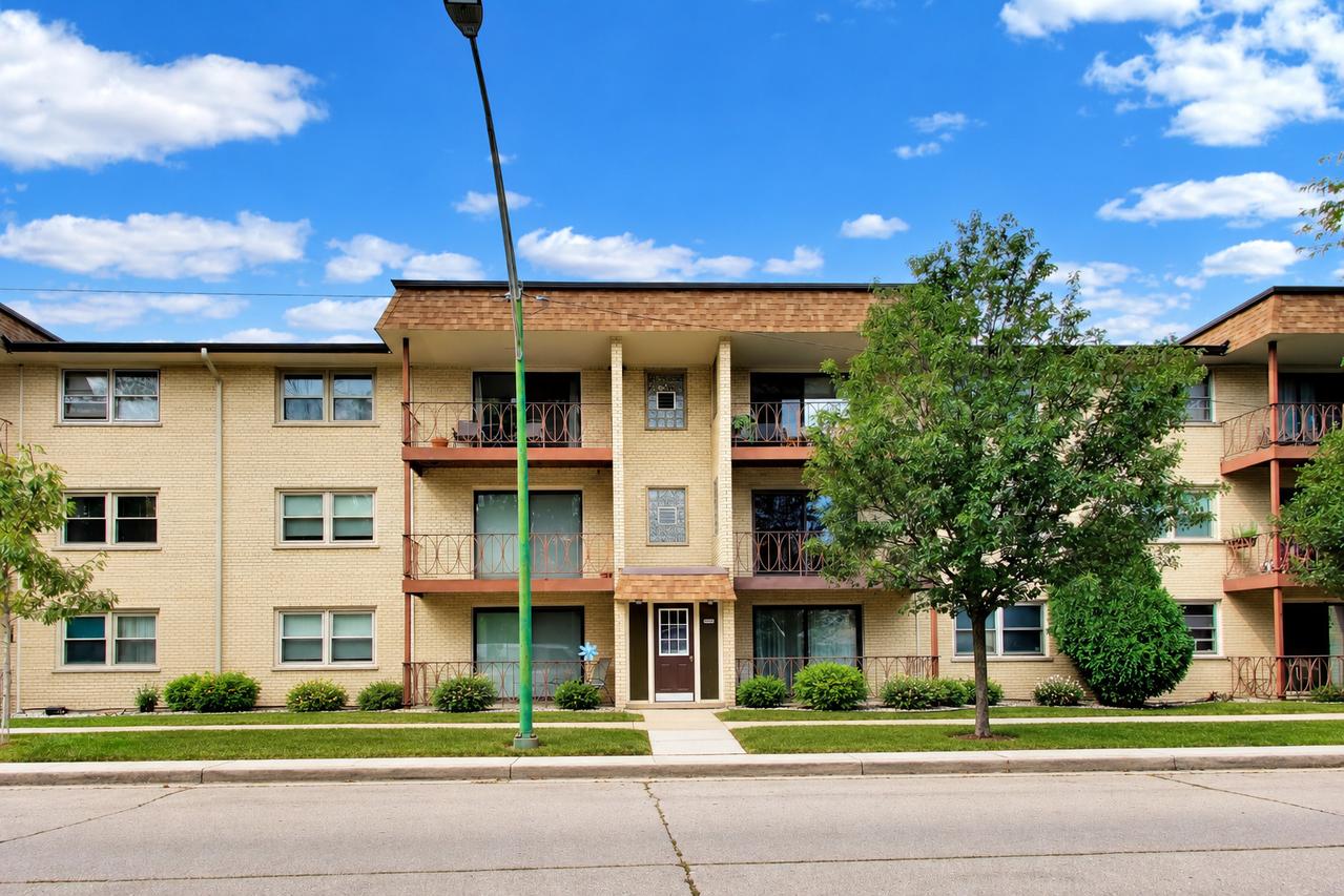 4540 N Linder Ave. #2D, Chicago, IL 60630