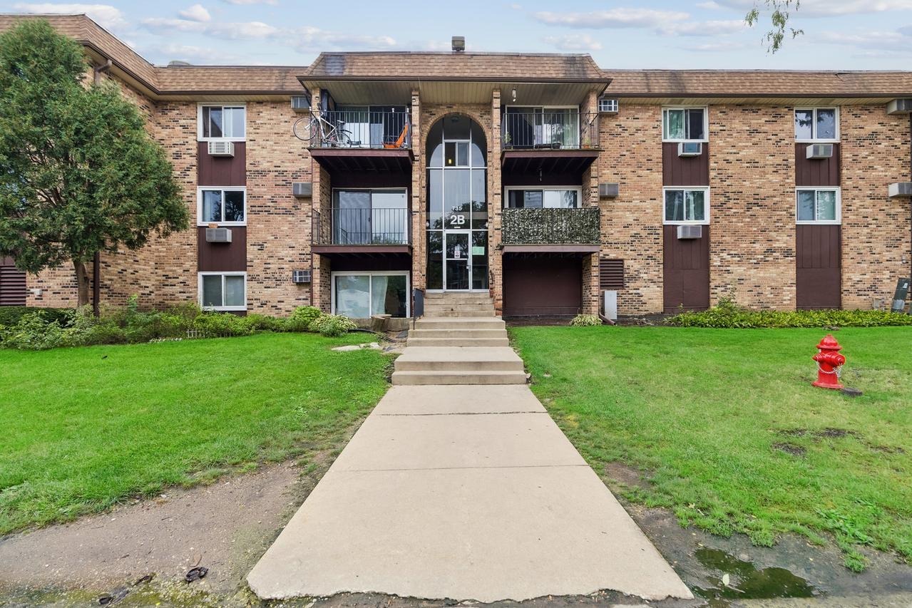 735 Hill Dr. #112, Hoffman Estates, IL 60169