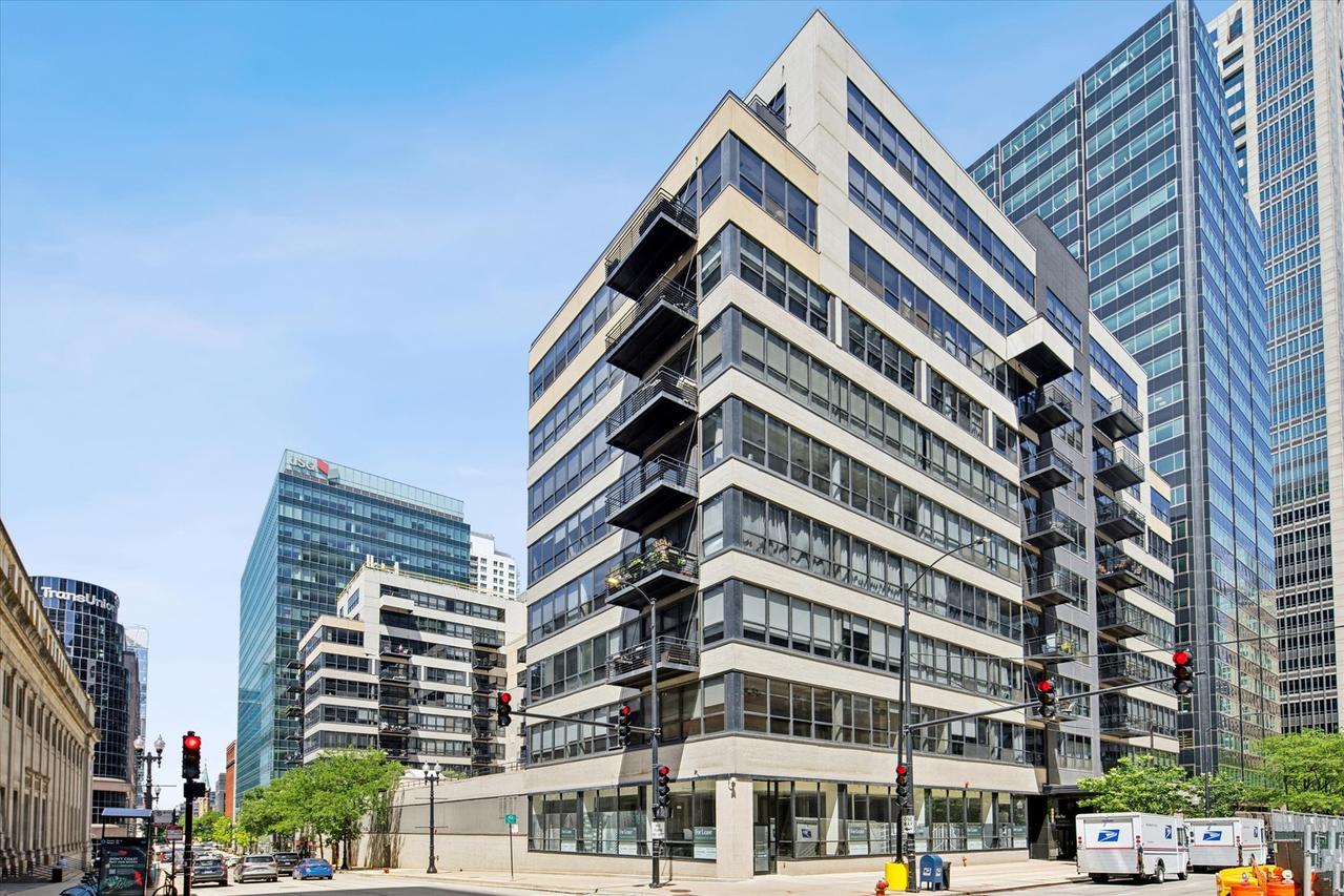 130 S Canal St. #607, Chicago, IL 60606