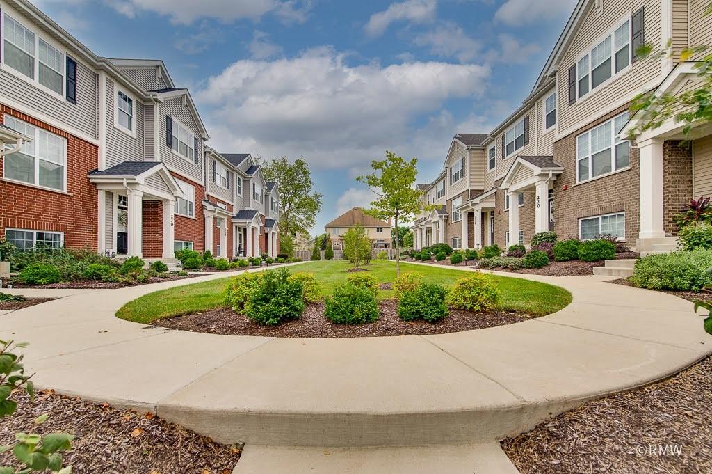 230 Timberleaf Cir., Roselle, IL 60172