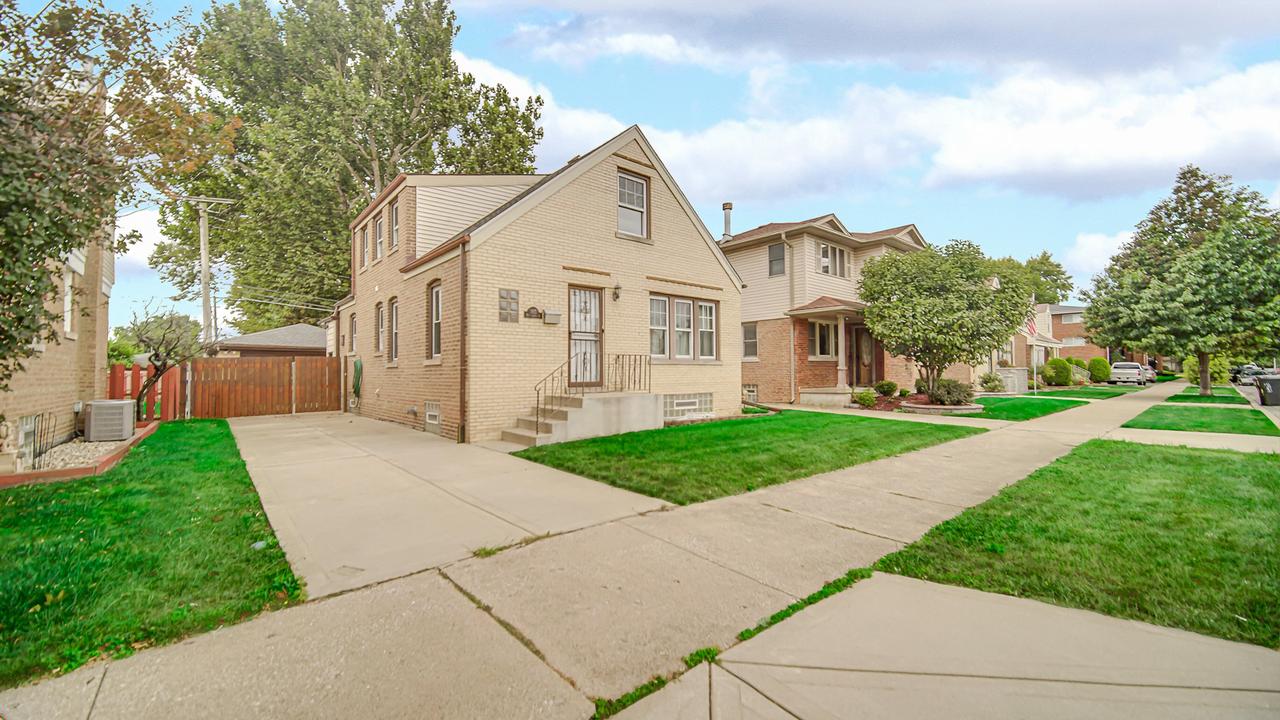 3915 W 104th St., Chicago, IL 60655