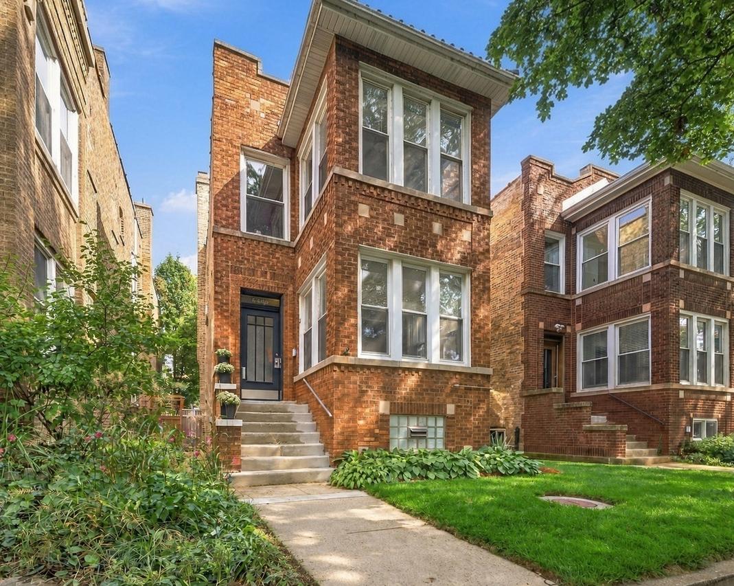 6449 N Lakewood Ave., Chicago, IL 60626
