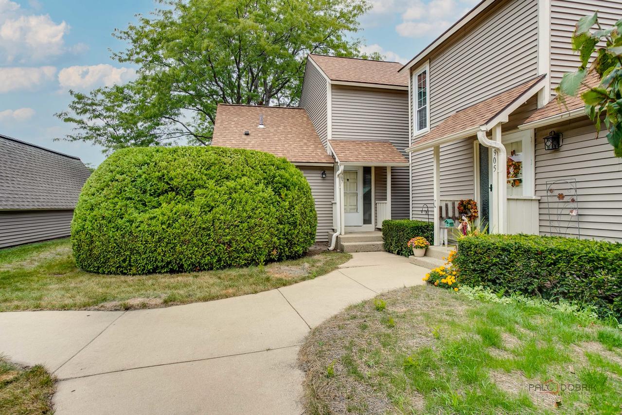 907 Vose Dr., Gurnee, IL 60031