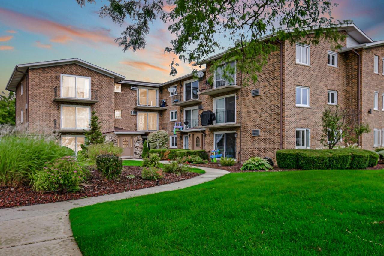9040 W 140th St. #2B, Orland Park, IL 60462