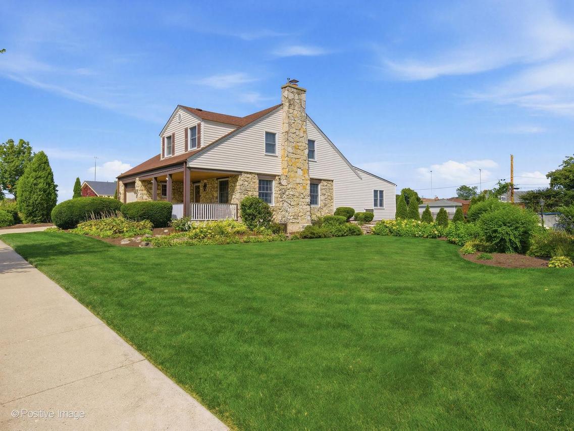 471 N Larch Ave., Elmhurst, IL 60126