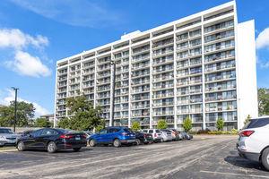2005 S Finley Rd. #705, Lombard, IL 60148