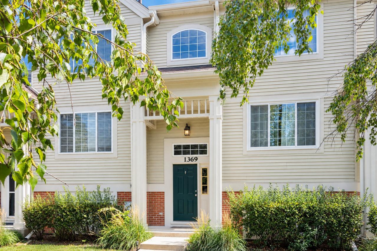 1369 New Haven Dr., Cary, IL 60013