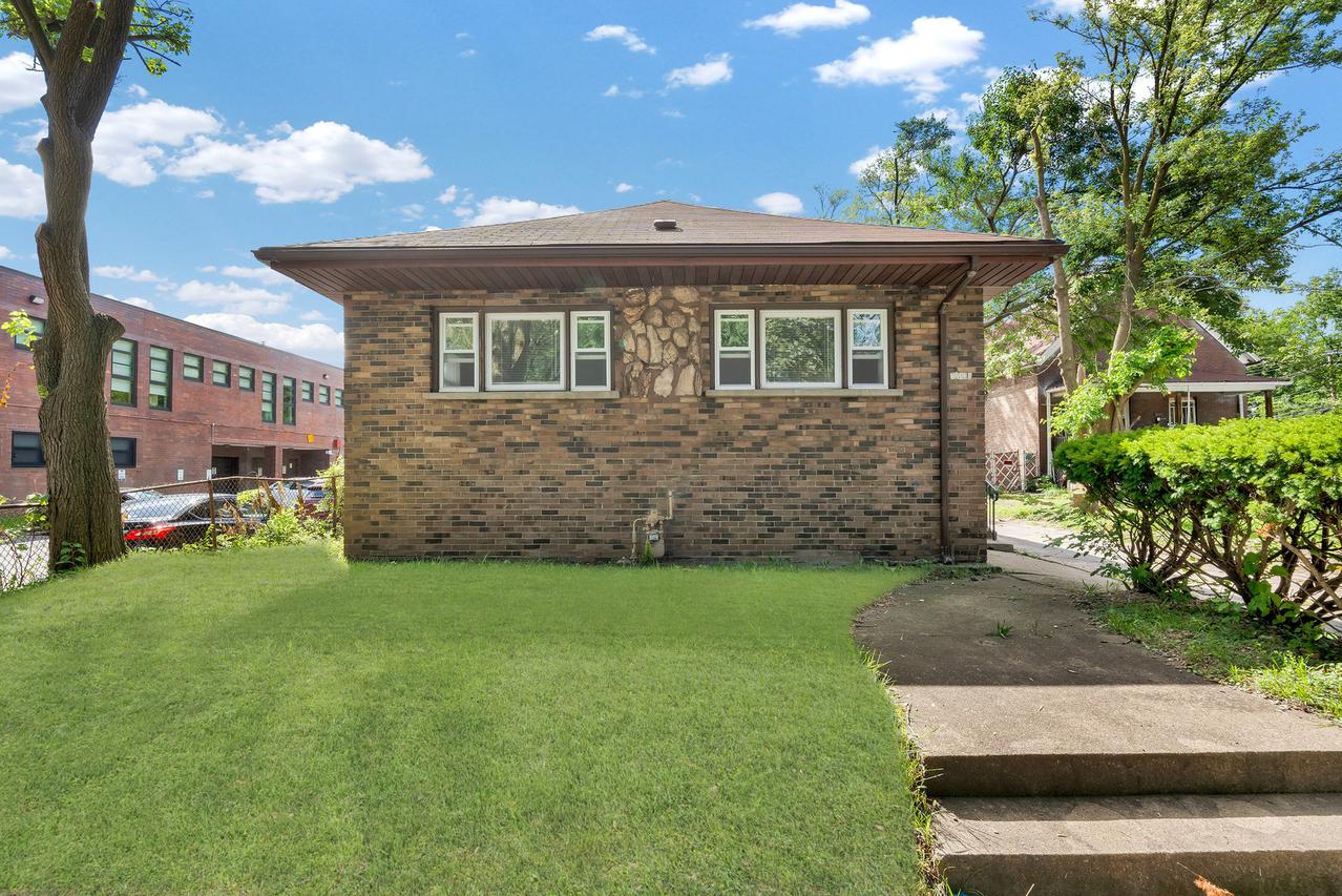 12432 S State St., Chicago, IL 60628