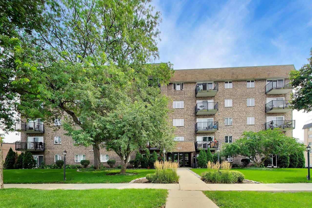 907 Curtiss St. #404, Downers Grove, IL 60515