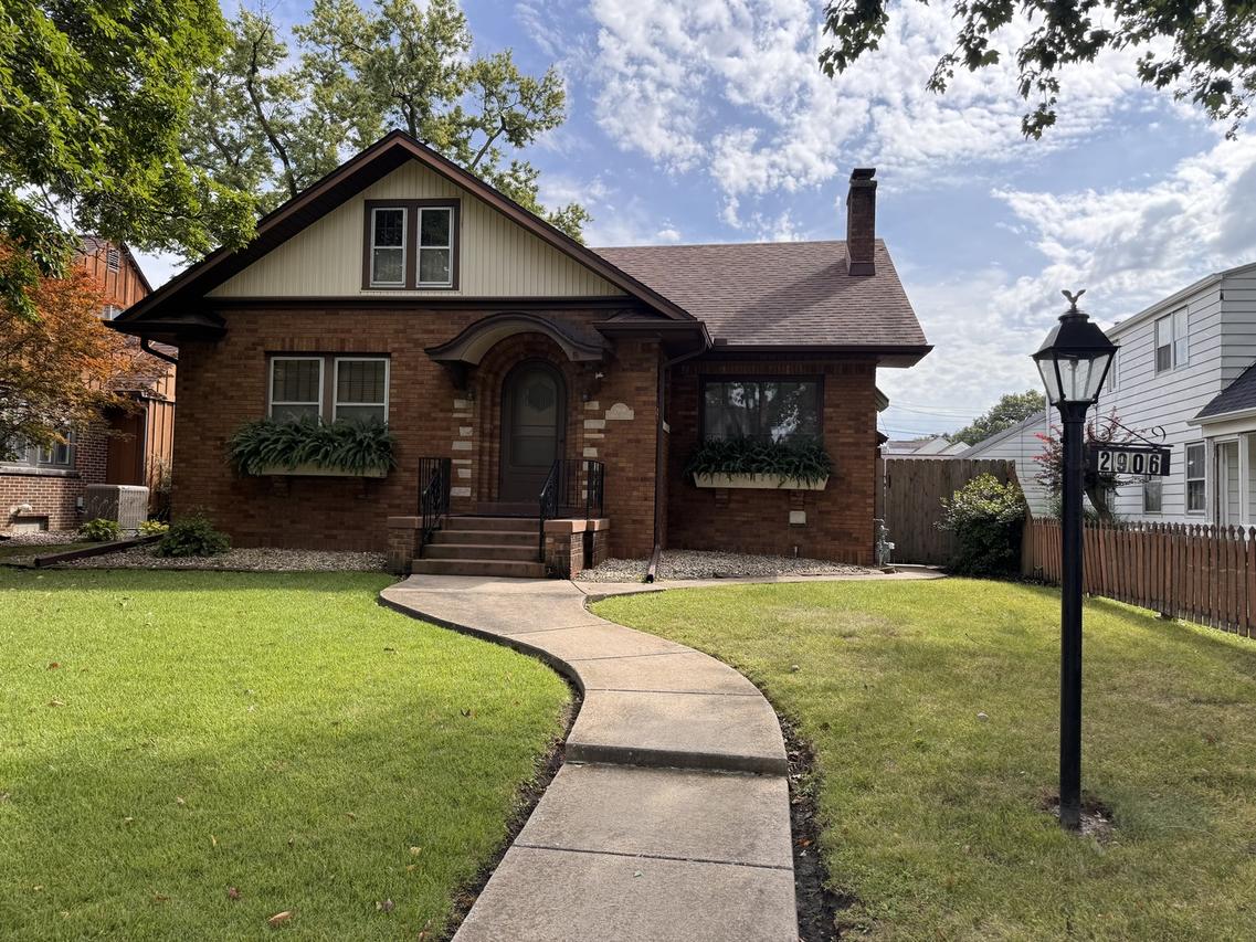 2906 25th Avenue A Ave., Moline, IL 61265