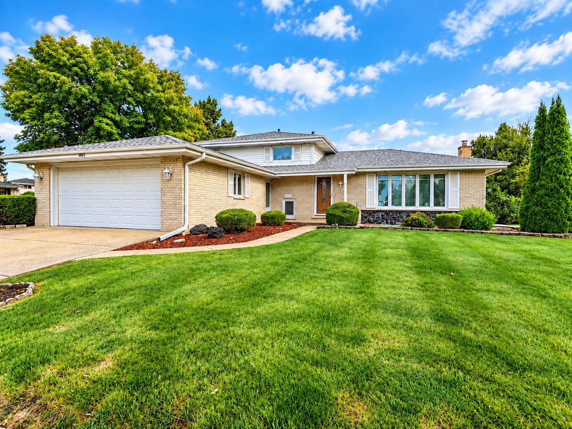 1023 S Lancaster St., Mount Prospect, IL 60056