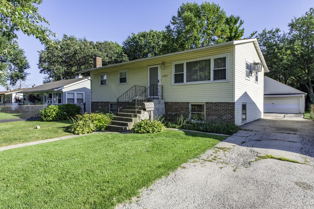 2109 W Pacific Ave., Waukegan, IL 60085