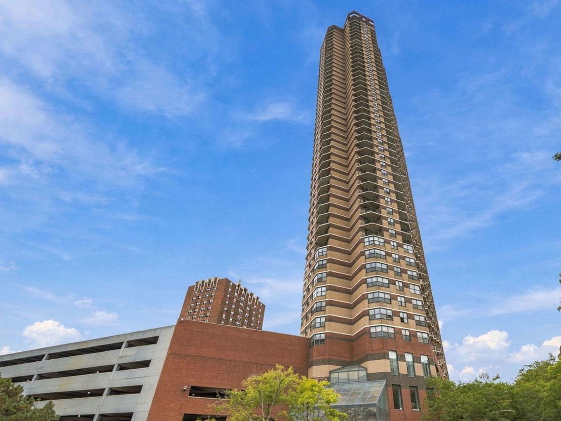 3660 N Lake Shore Dr. #4110, Chicago, IL 60613