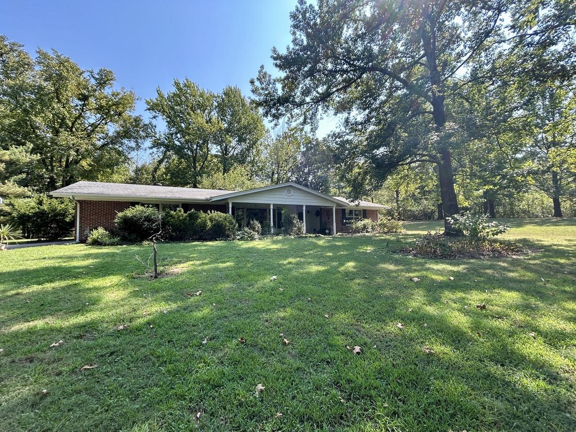 96 New Campfire Rd., Carbondale, IL 62903