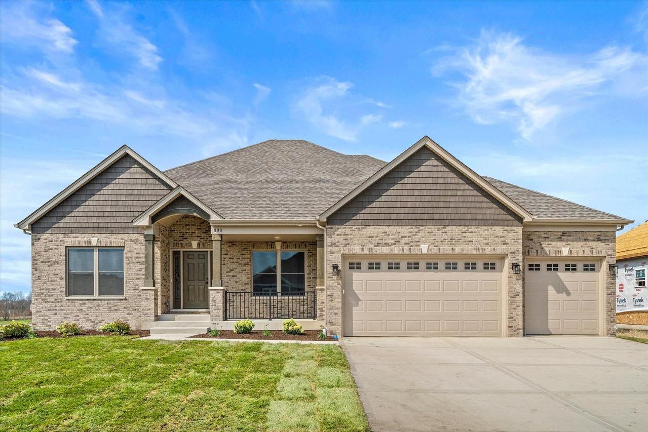 878 Claridge Dr., Oswego, IL 60543