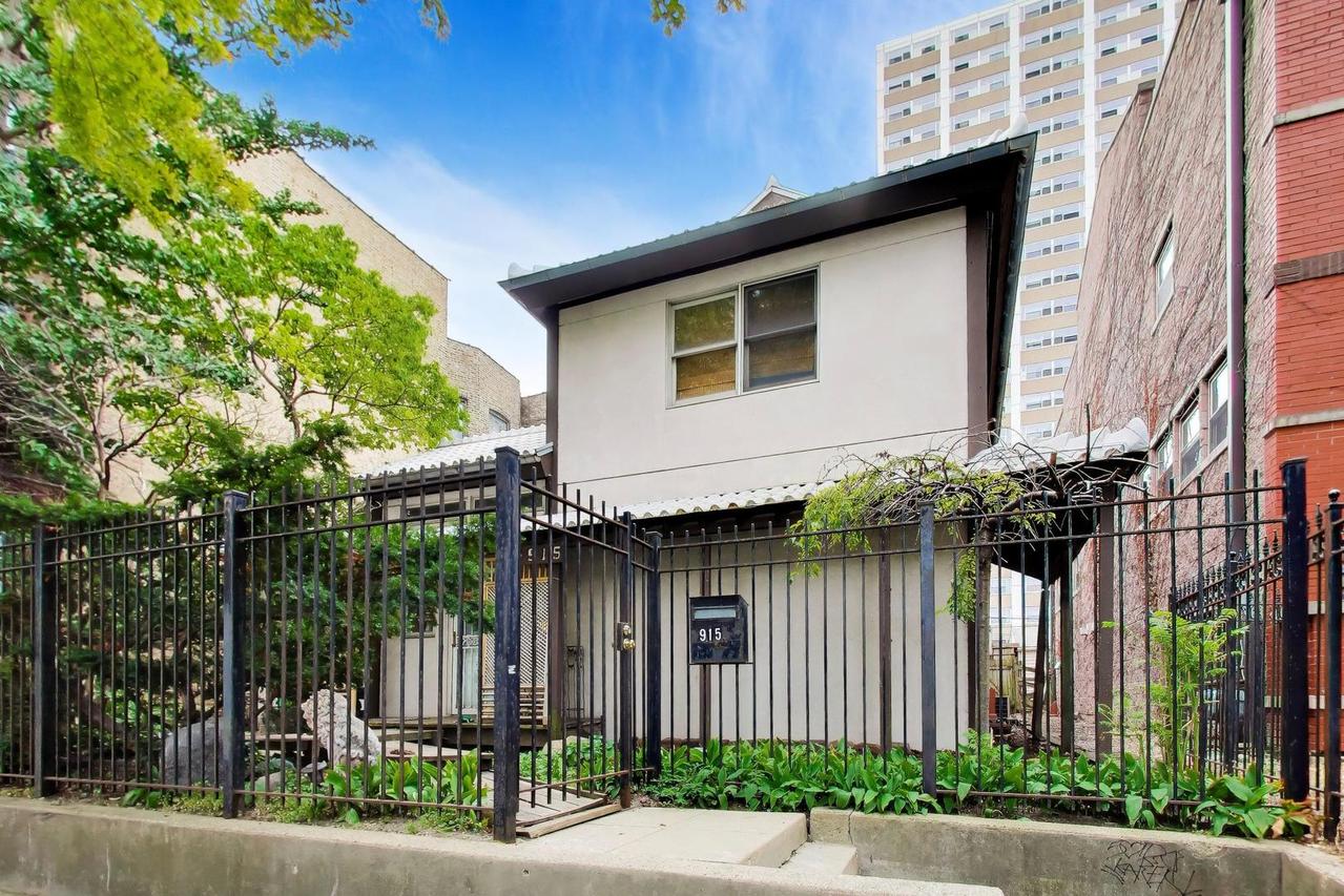 915 W Lawrence Ave., Chicago, IL 60640