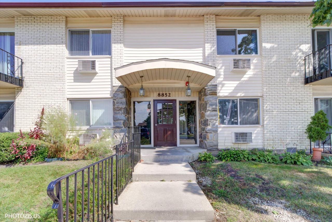 8852 N Leslie Ln. #2C, Des Plaines, IL 60016