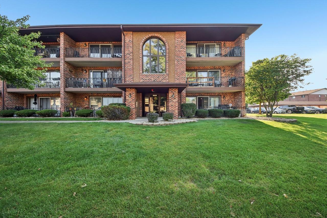 11003 Stony Creek Dr. #2A, Palos Hills, IL 60465
