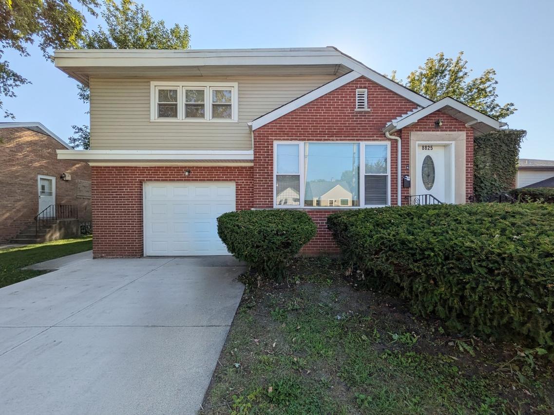 8825 S California Ave., Evergreen Park, IL 60805