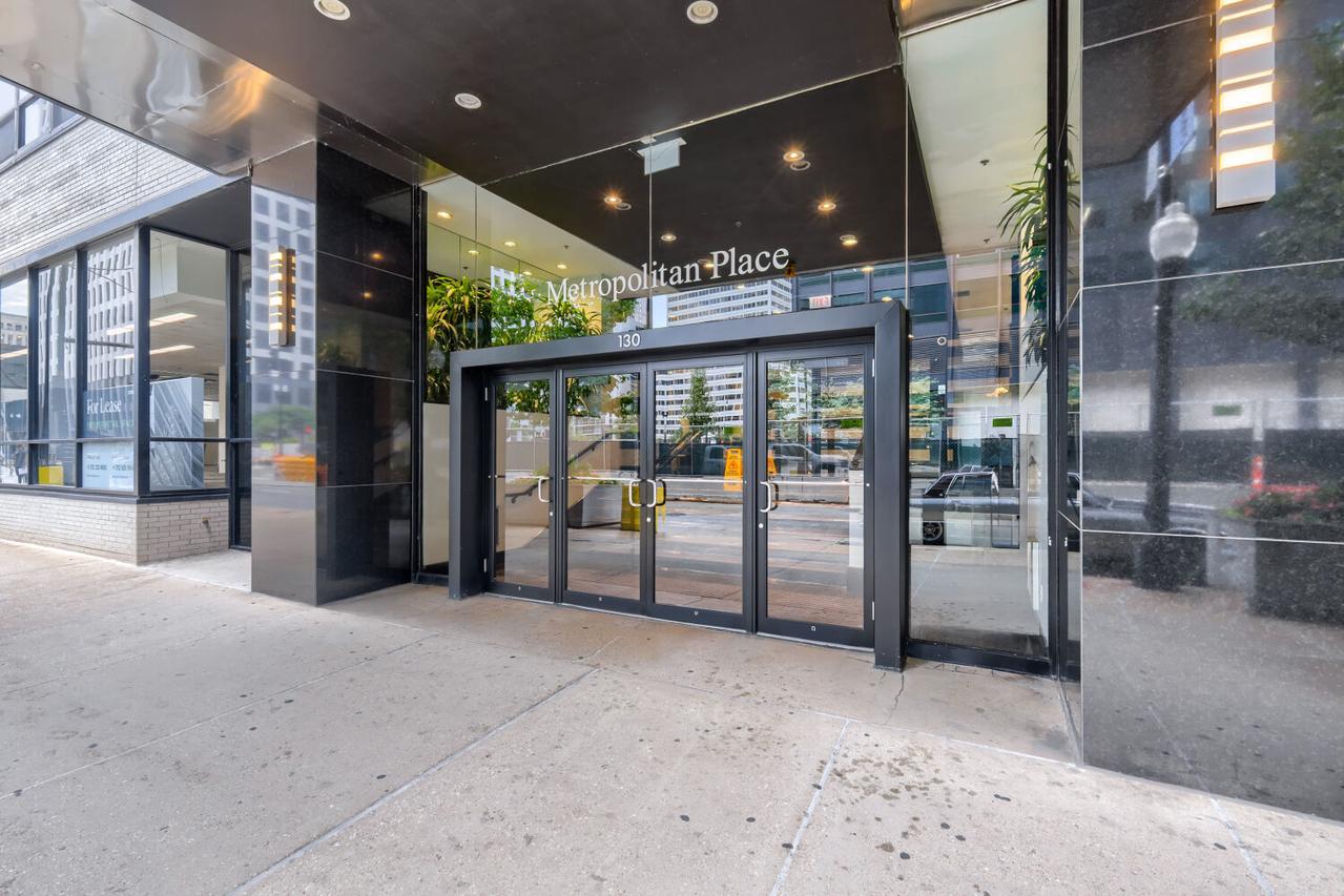 130 S Canal St. #419, Chicago, IL 60606
