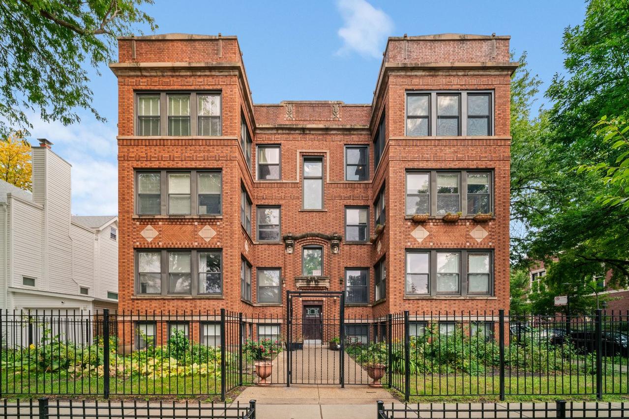 6701 N Bosworth Ave. #3, Chicago, IL 60626