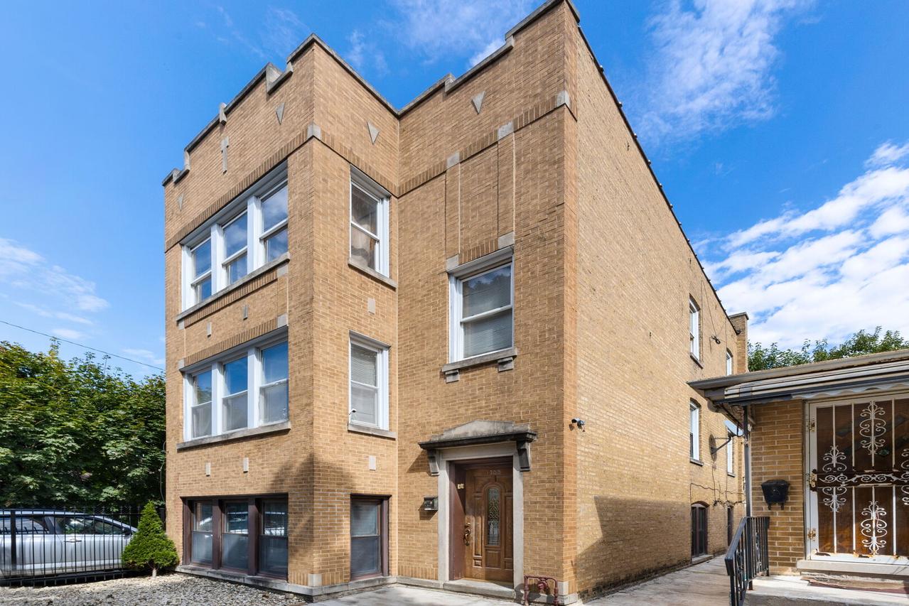 1755 N Kedvale Ave., Chicago, IL 60639