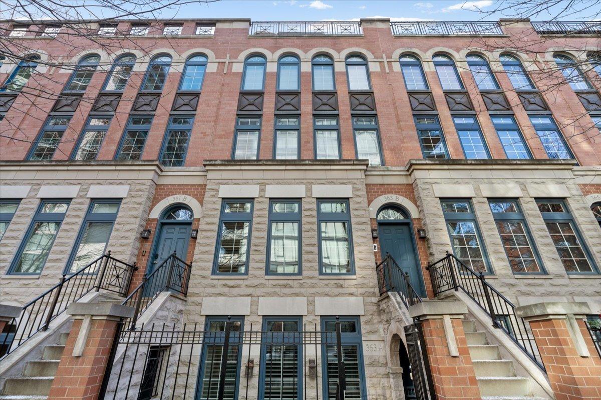 363 W Superior St. #B, Chicago, IL 60654